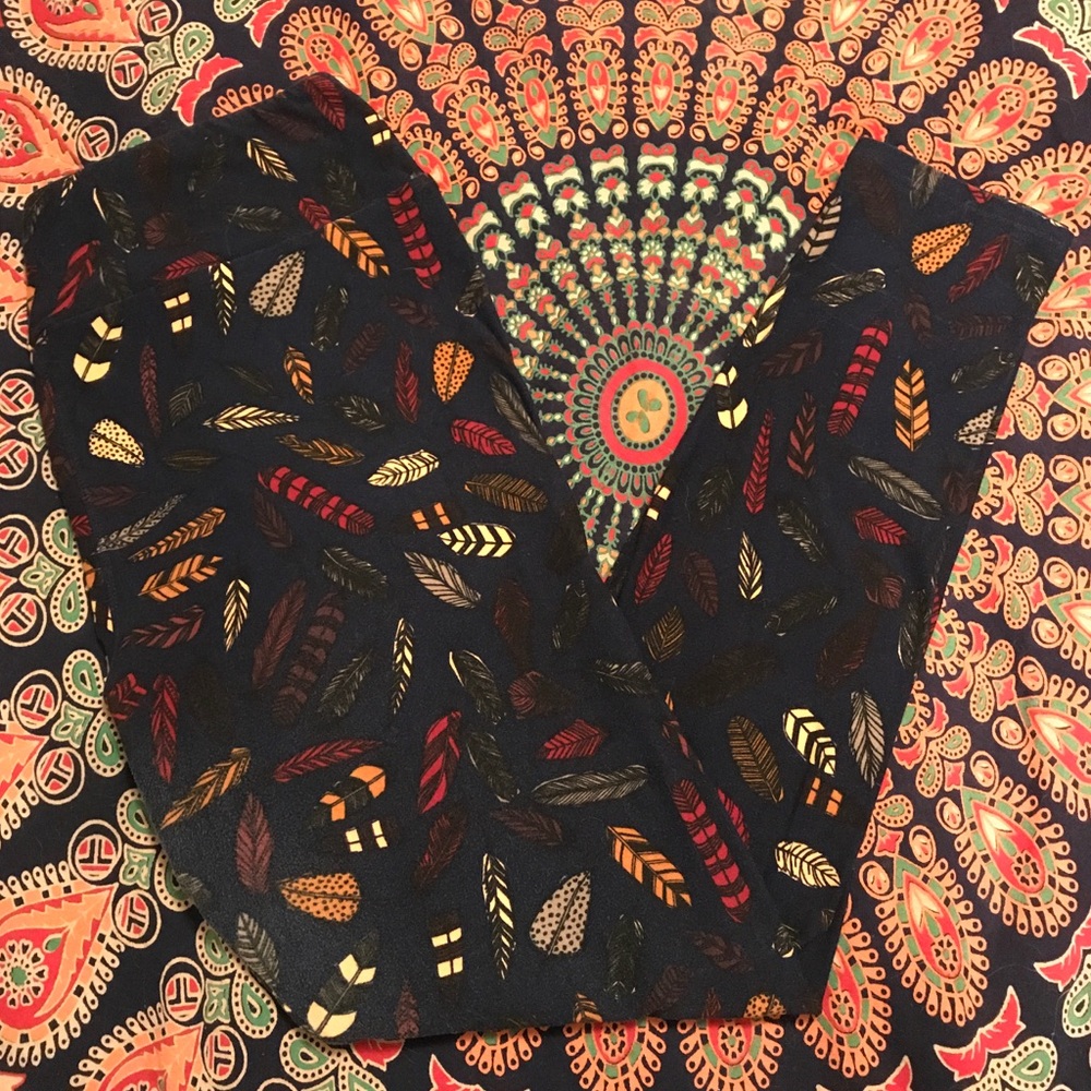 LuLaRoe TC Navy Leggings with Feathers